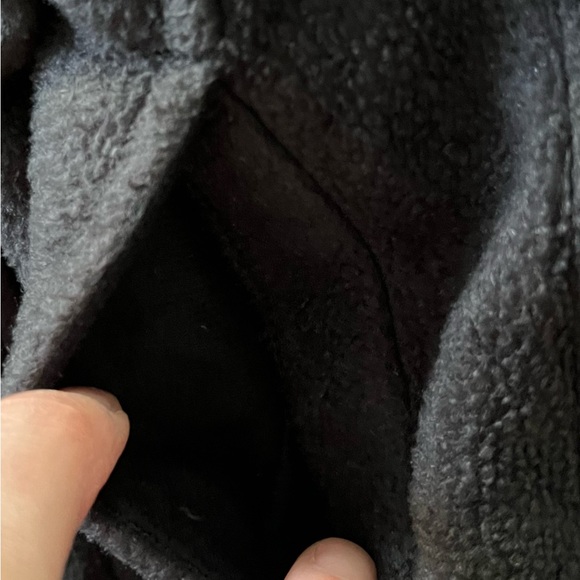 COLUMBIA KIDS BLACK ZIP UP FLEECE.:.WORN 1x..kids grow WAY TOO FAST!
SIZE 3T 🐰 - Picture 9 of 11